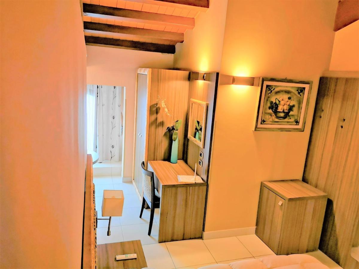 B&B Acireale - Il Cavalluccio Marino Fronte Mare Exterior foto