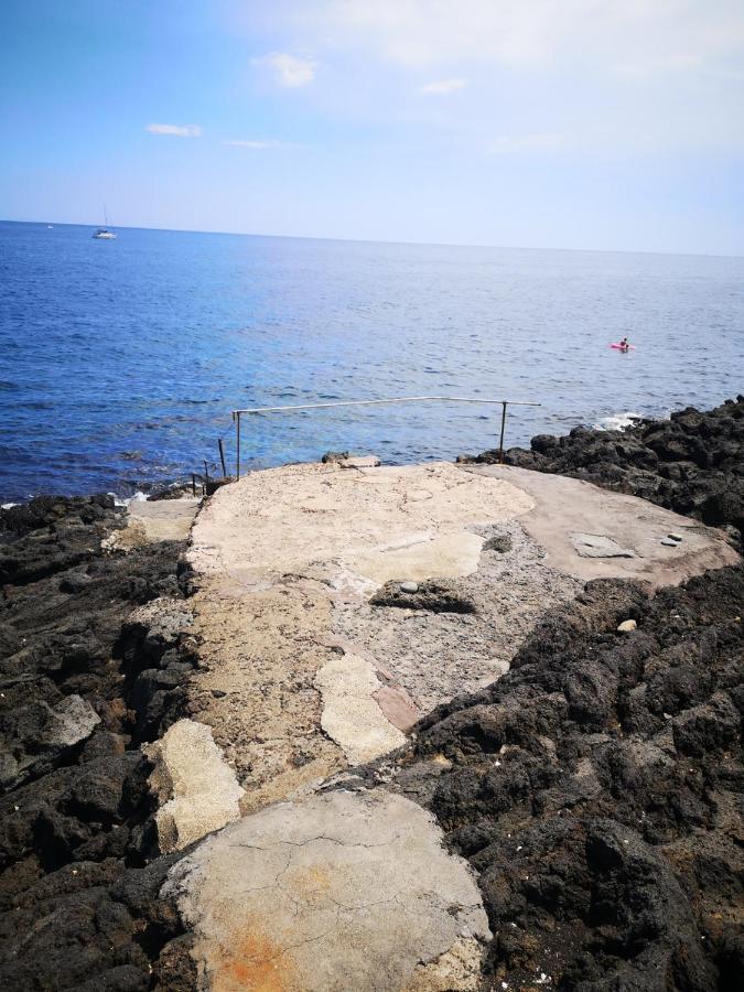 B&B Acireale - Il Cavalluccio Marino Fronte Mare Exterior foto