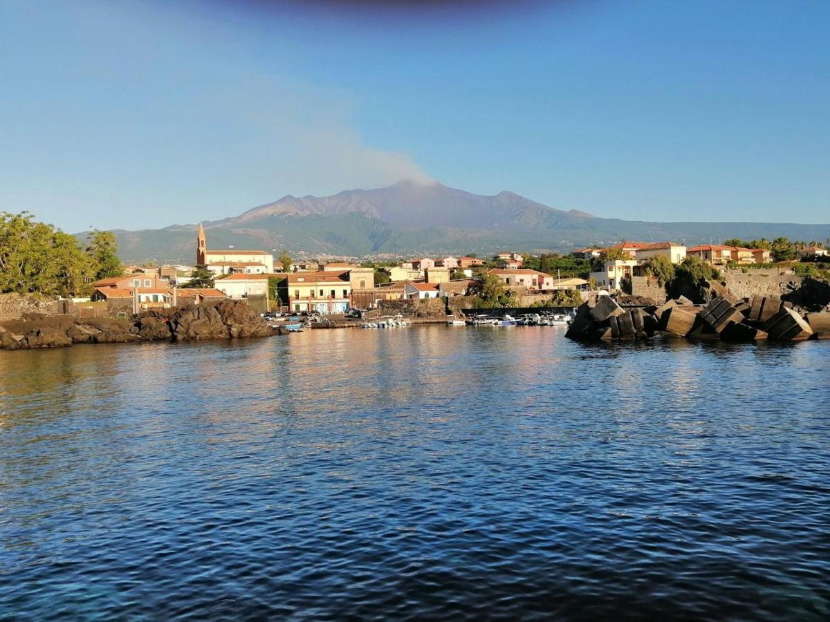 B&B Acireale - Il Cavalluccio Marino Fronte Mare Exterior foto